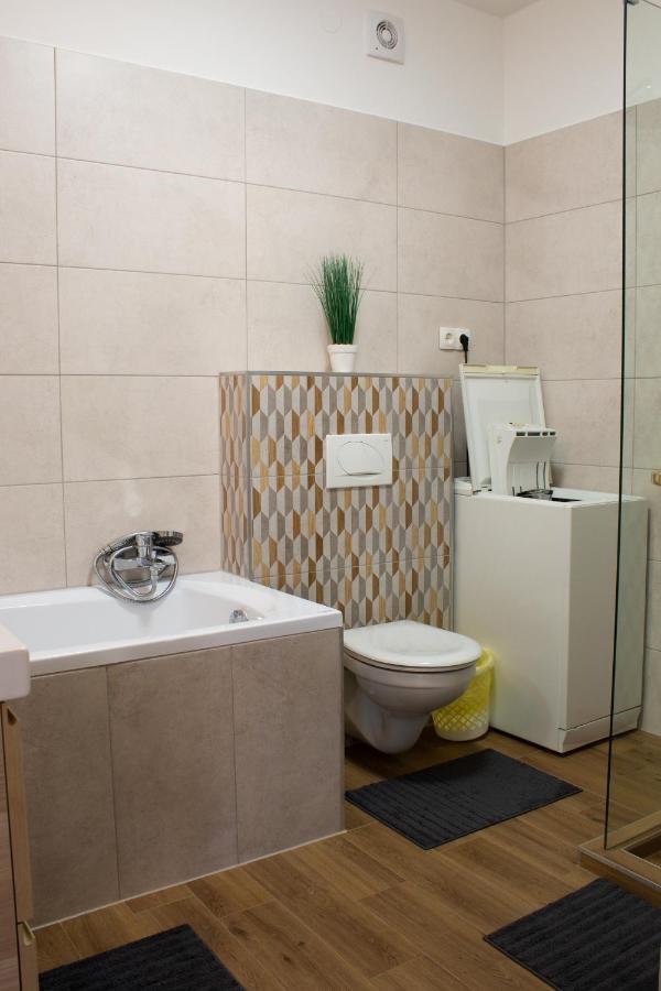 Titan Apartman Gyula Εξωτερικό φωτογραφία