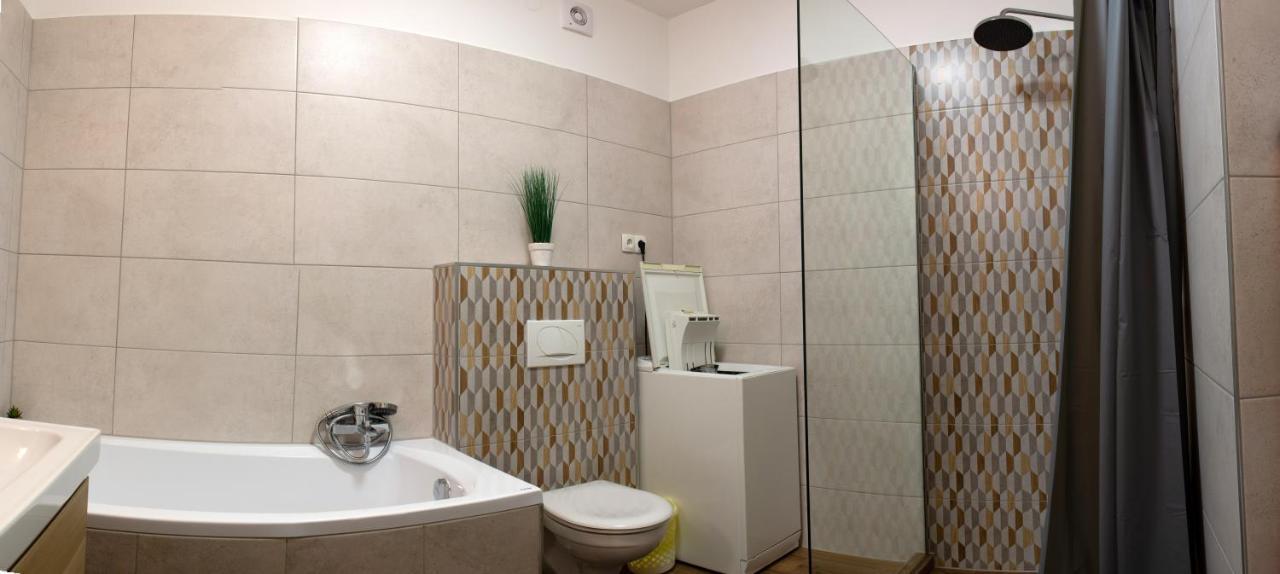 Titan Apartman Gyula Εξωτερικό φωτογραφία