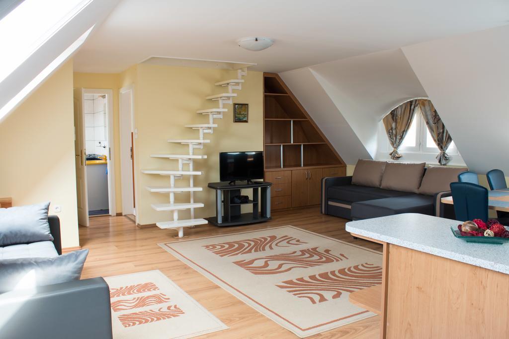 Titan Apartman Gyula Εξωτερικό φωτογραφία