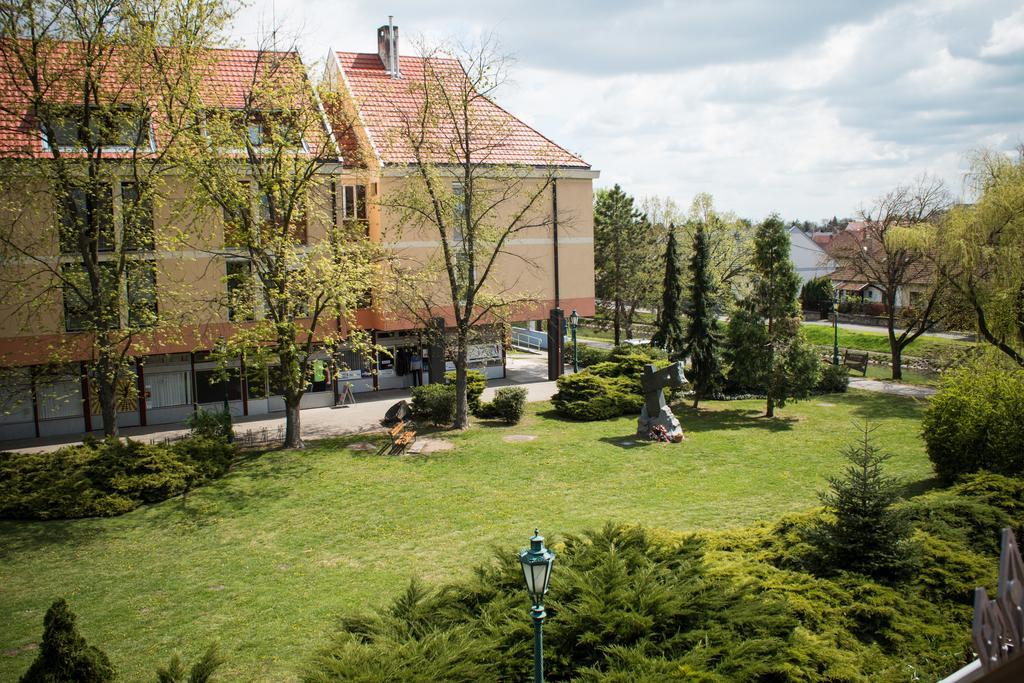 Titan Apartman Gyula Εξωτερικό φωτογραφία
